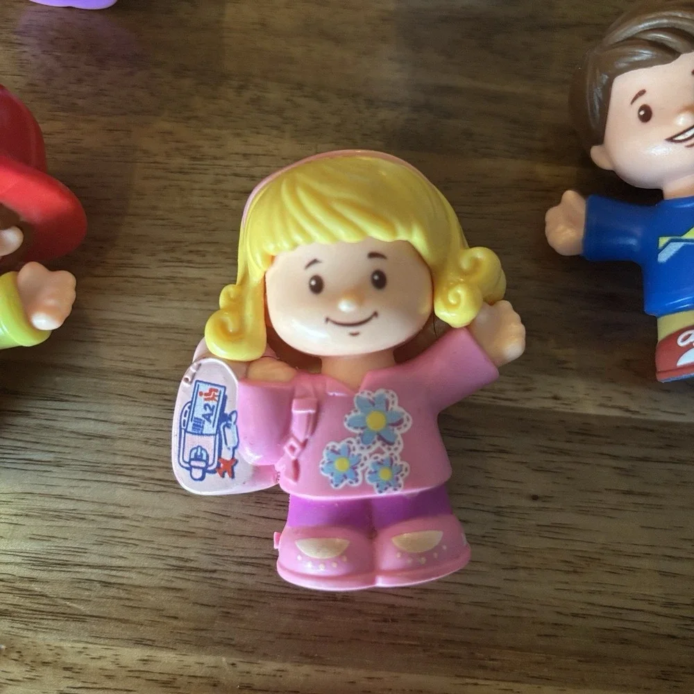 Fisher Price Little People Lot Of 5 / 2 Girls , Fireman, Boy , Dog Toys Preowned